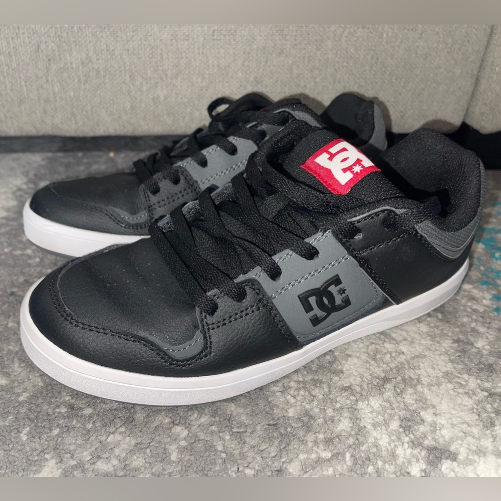 Men’s DC Cure / Size 6.5